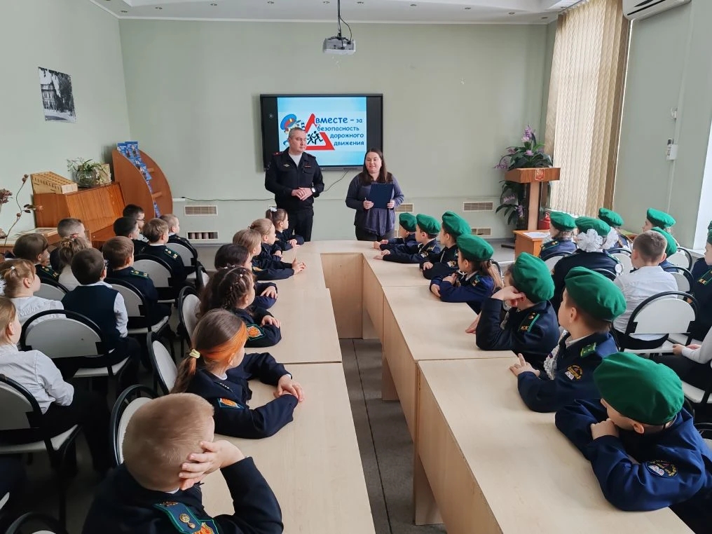 👮‍♂️ Безопасность на дорогах: учимся играя!