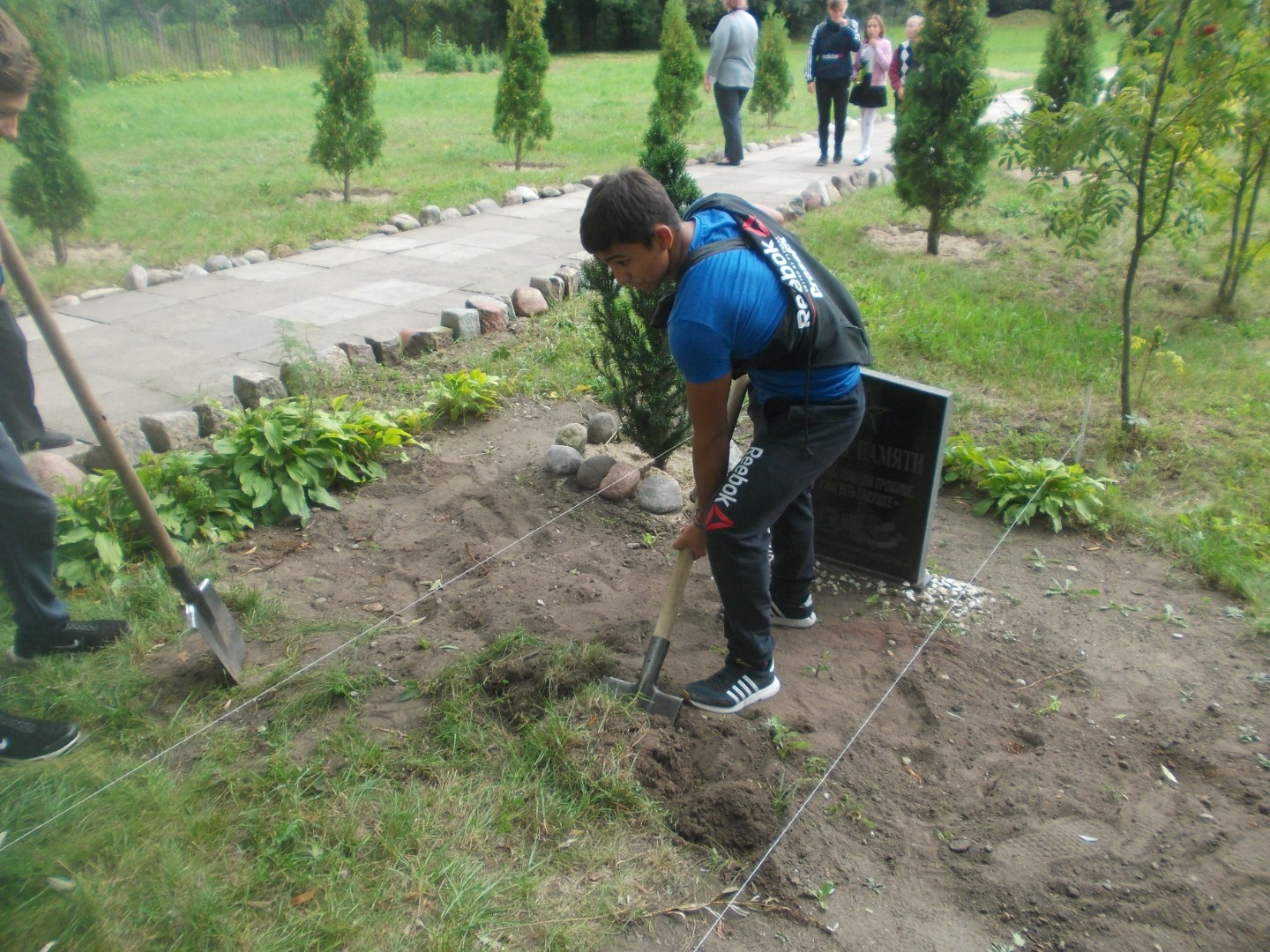 Реконструкция памятного знака