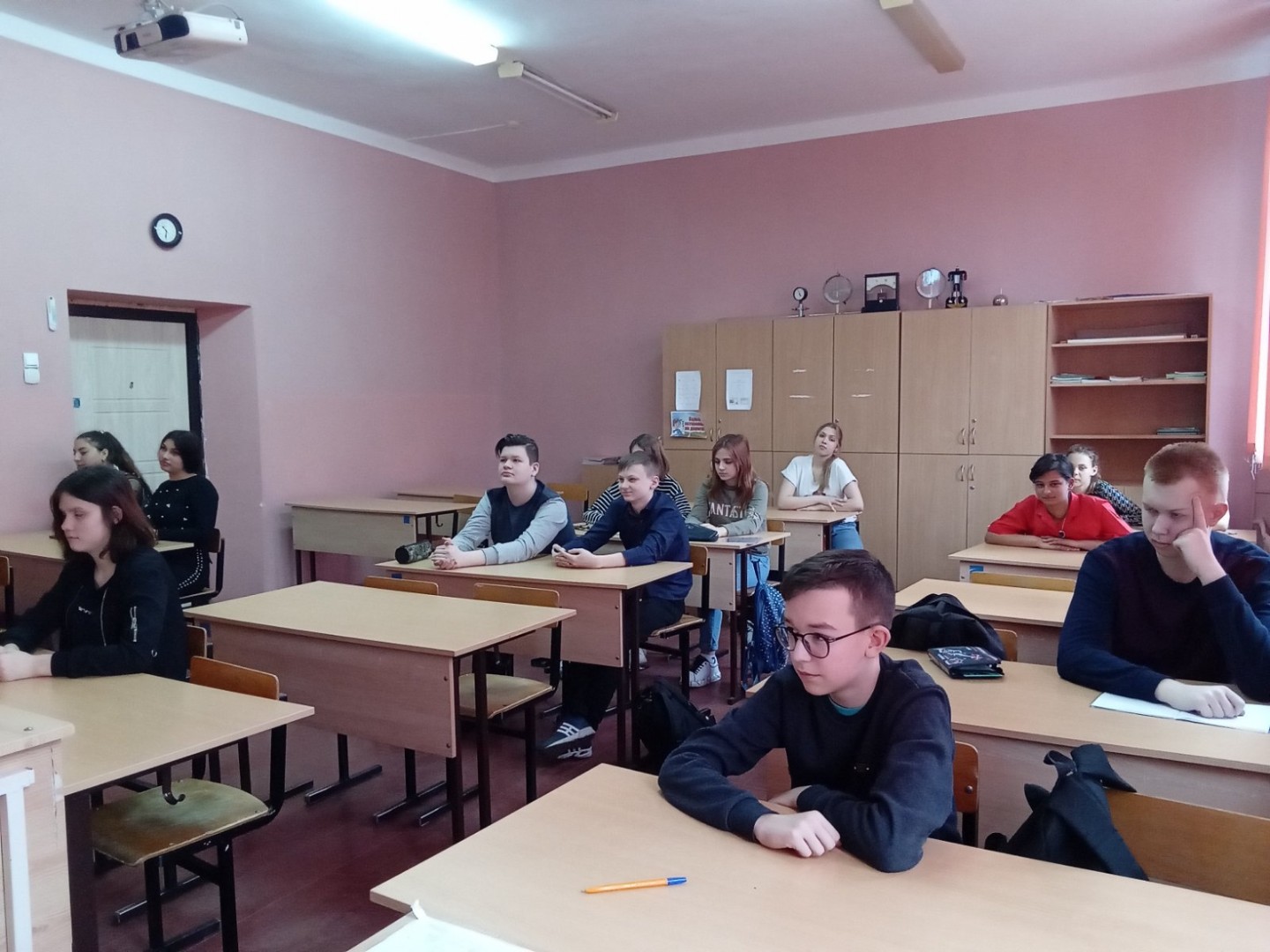 12 апреля в 8 а и в 8в прошел классный час, посвященный «Дню Космонавтики»