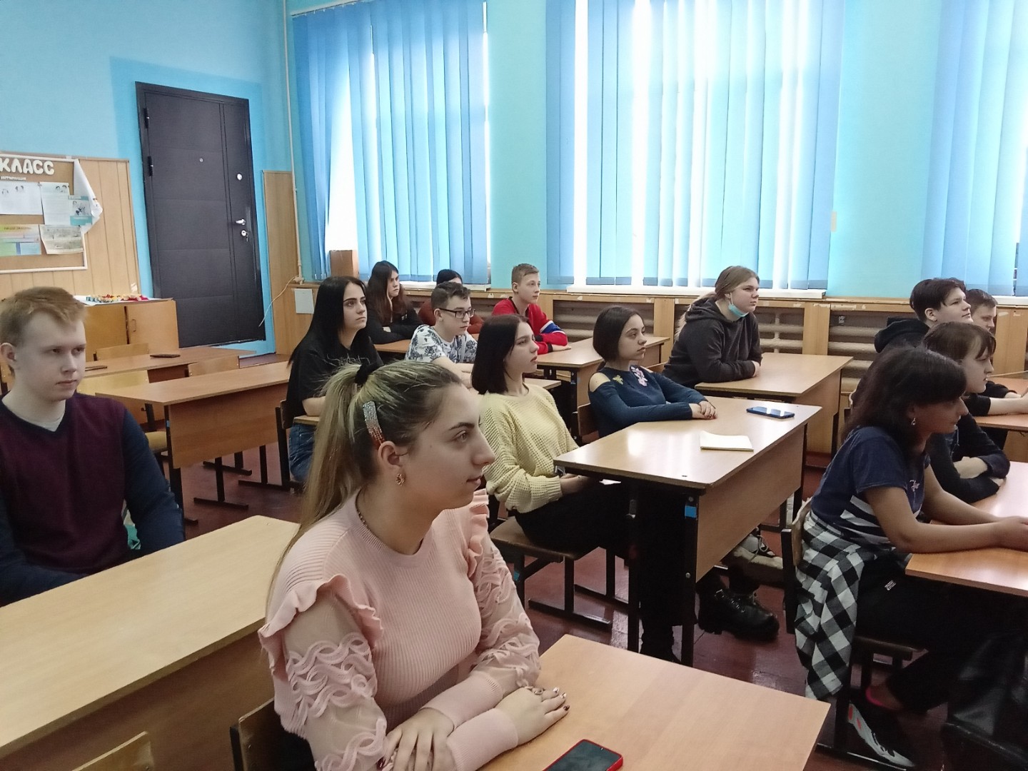 Классный час "Историческая правда" в 9а и 9в классах