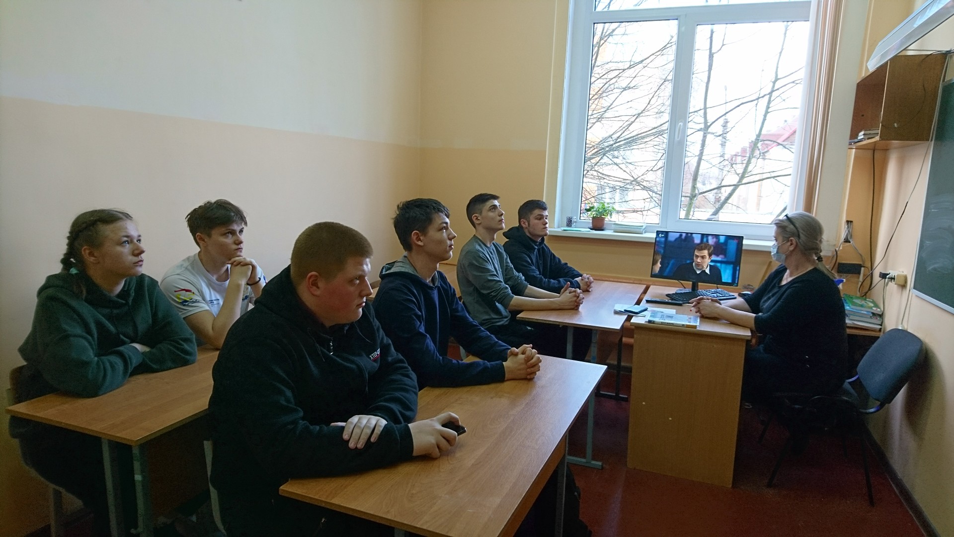 Всероссийский открытый урок «Защитники мира» в среднем звене