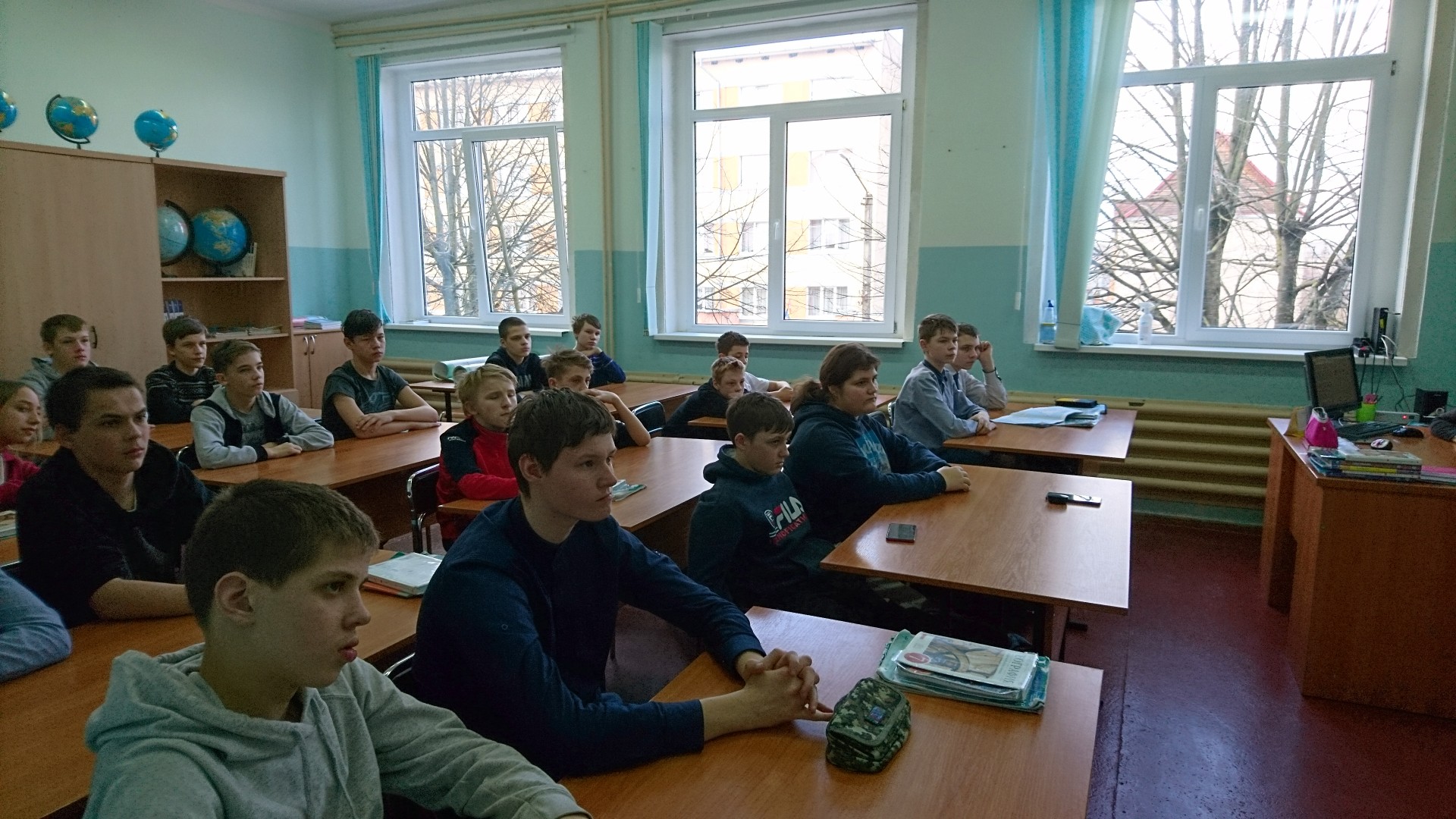 Всероссийский открытый урок «Защитники мира» в среднем звене