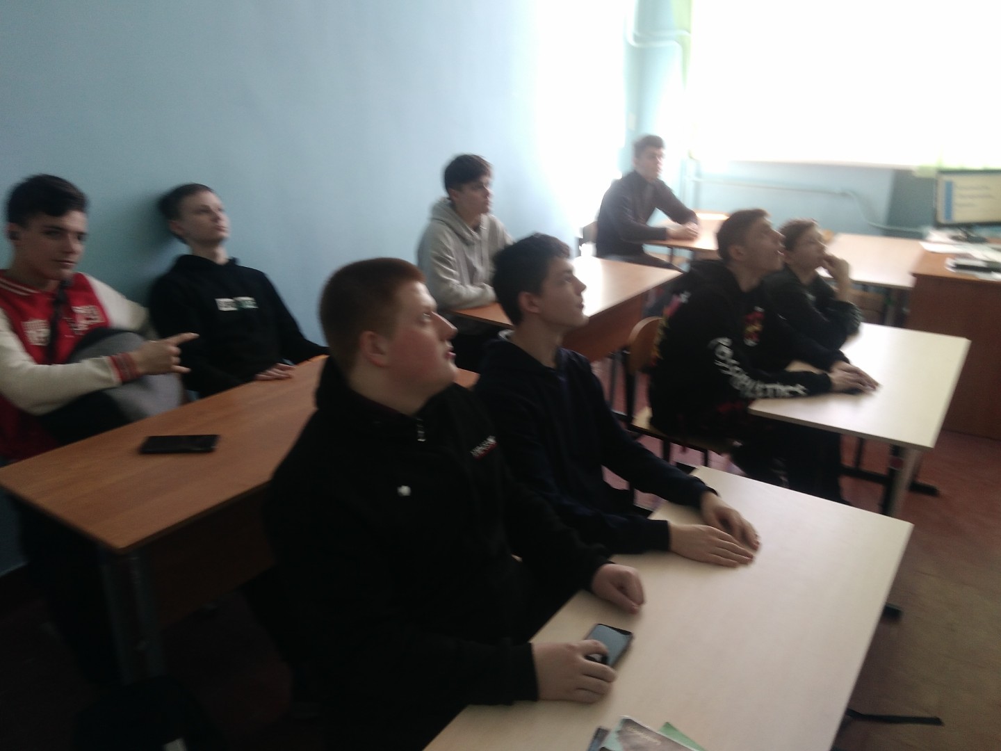 Классный час "Историческая правда" в 9Б классе