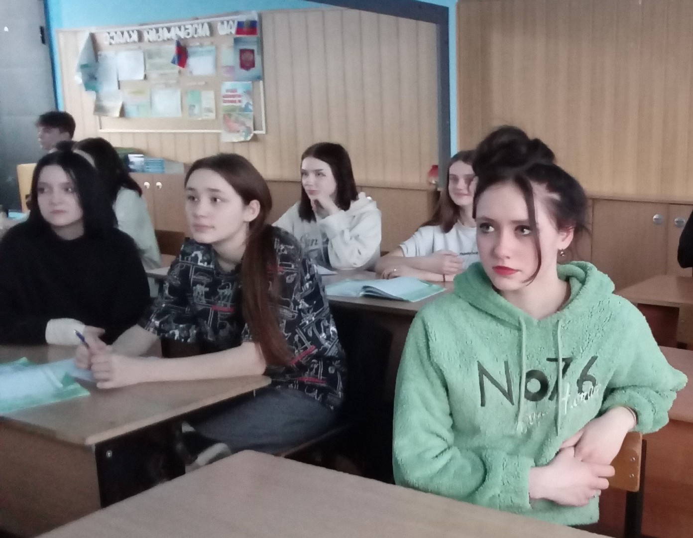 Взрослый разговор о мире в 8а классе