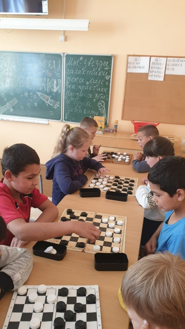 Соревнования по шашкам в лагере
