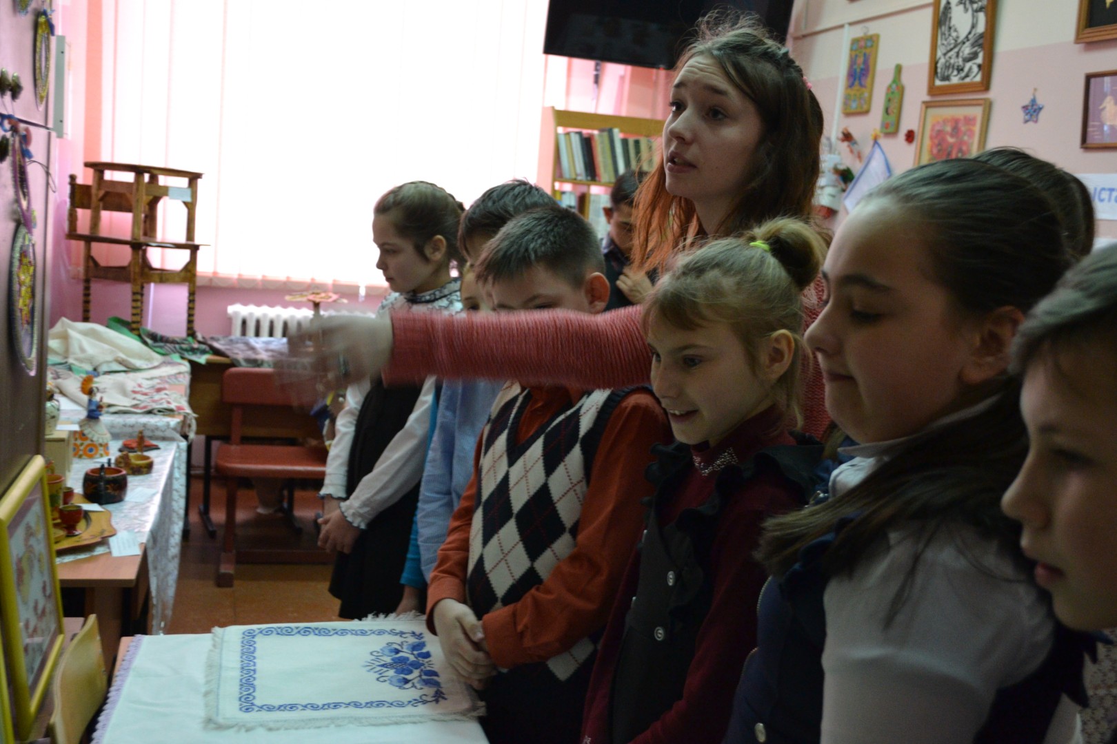 Выставка работ народного творчества, сделанных руками учащихся