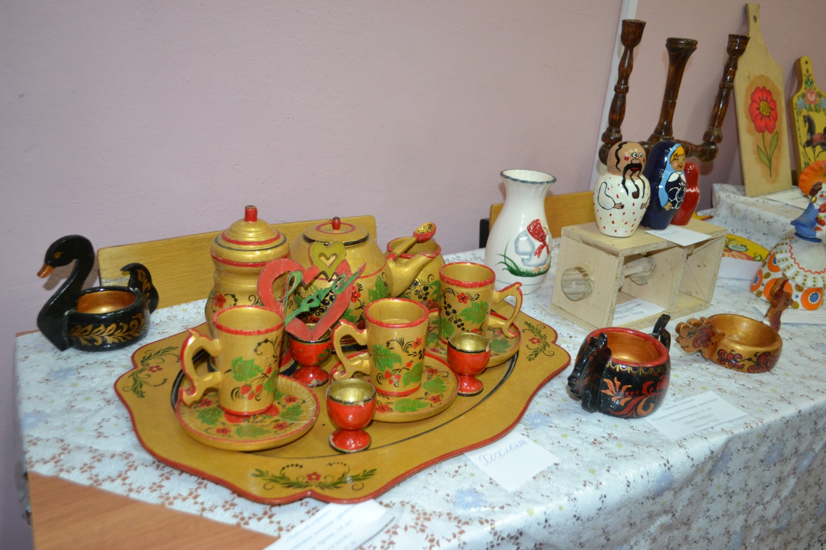 Выставка работ народного творчества, сделанных руками учащихся