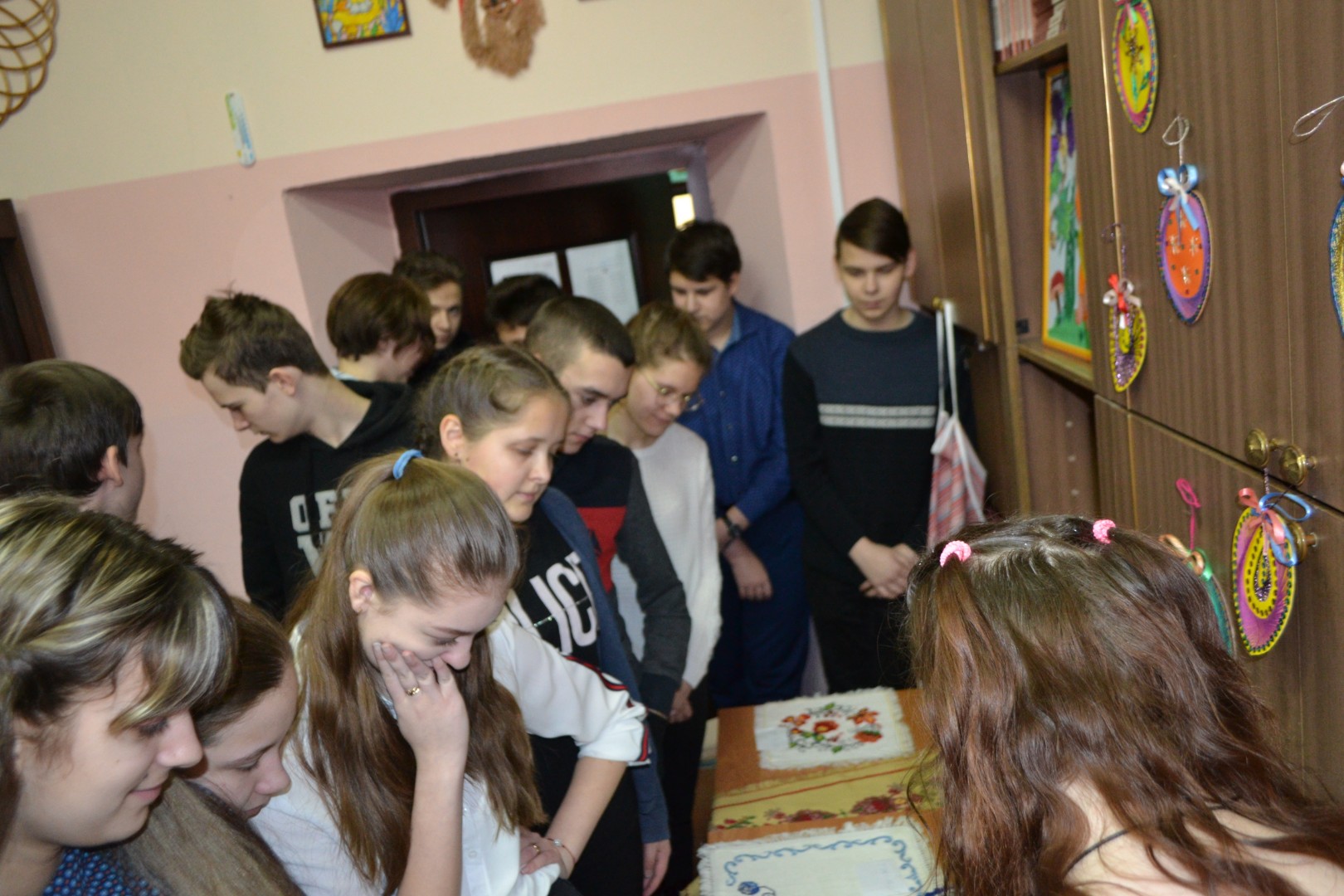 Выставка работ народного творчества, сделанных руками учащихся