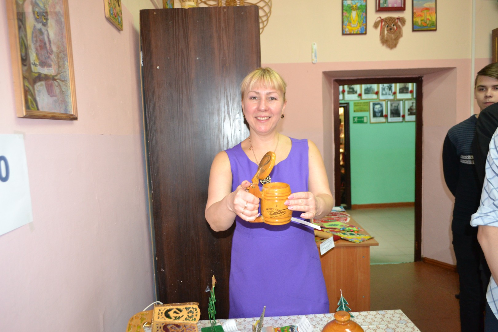 Выставка работ народного творчества, сделанных руками учащихся