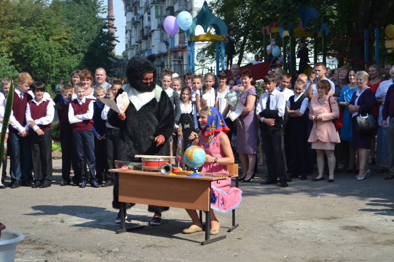 И снова, здравствуйте! День знаний в любимой школе!