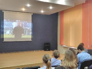 «За кадром»