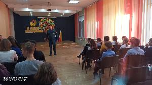 В МБОУ "ООШ № 8" продолжаются встречи с сотрудниками МЧС