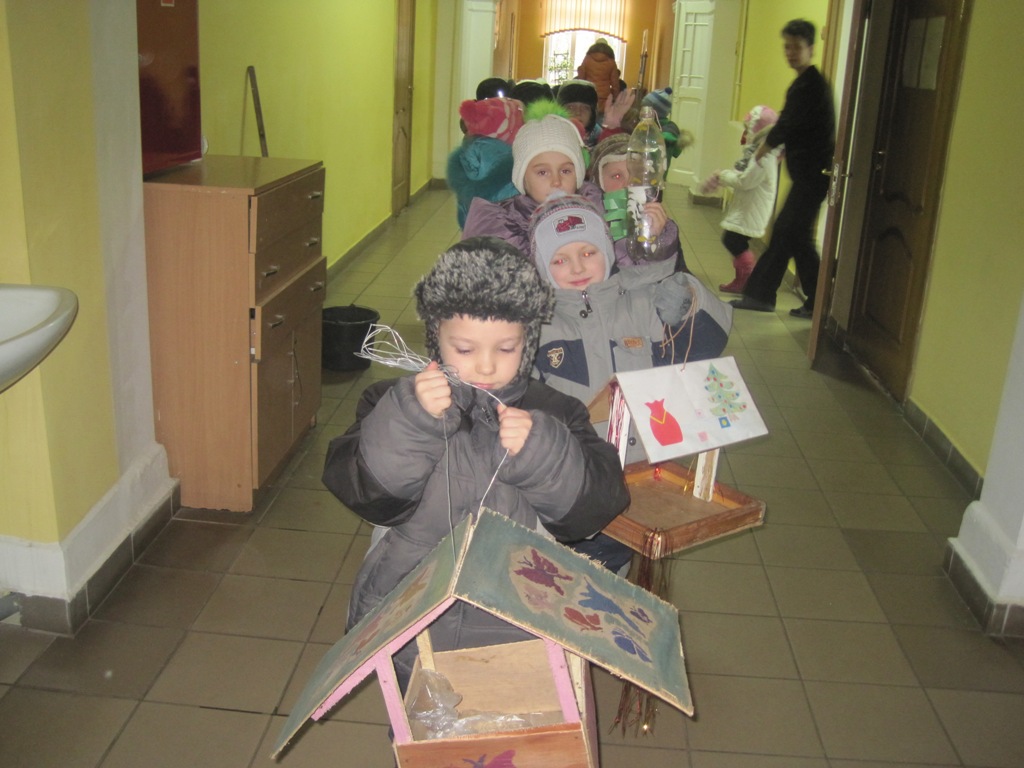Помоги зимующим птицам