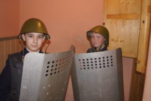 Ваша служба и опасна и трудна…