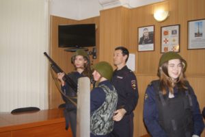 Ваша служба и опасна и трудна…