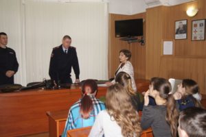 Ваша служба и опасна и трудна…