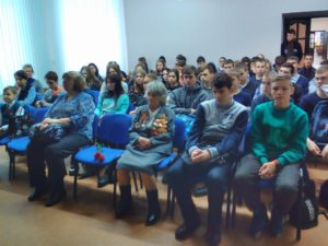 Поклонимся великим тем годам…