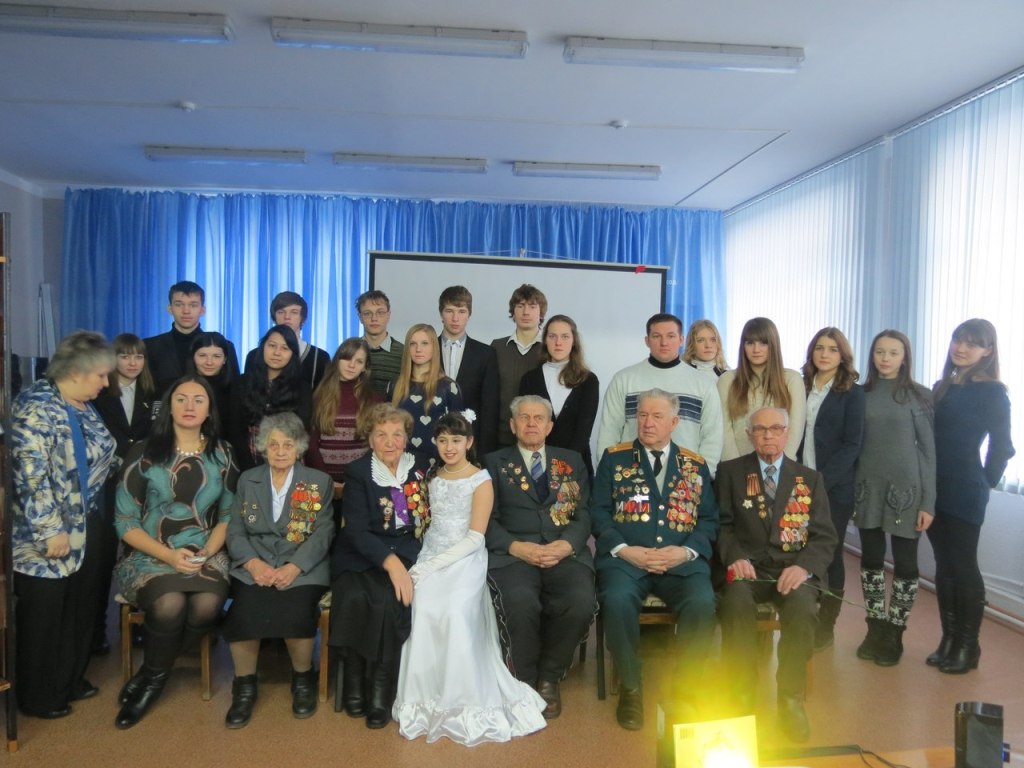 Этих дней не смолкнет слава…