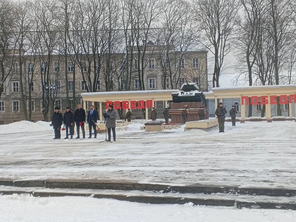 🇷🇺В День защитника Отечества, 23 февраля, Советск по традиции собрался у Вечного огня на мемориальном комплексе «Танк»