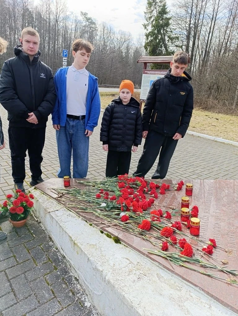 ✔️Группа обучающихся 9.5 класса корпуса №3 принимает участие в региональном конкурсе «Память в объективе: маршрутами военной разведки»