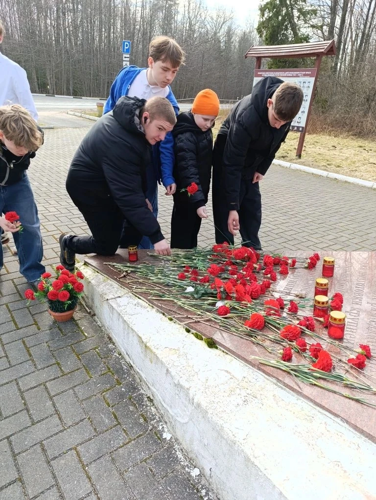 ✔️Группа обучающихся 9.5 класса корпуса №3 принимает участие в региональном конкурсе «Память в объективе: маршрутами военной разведки»