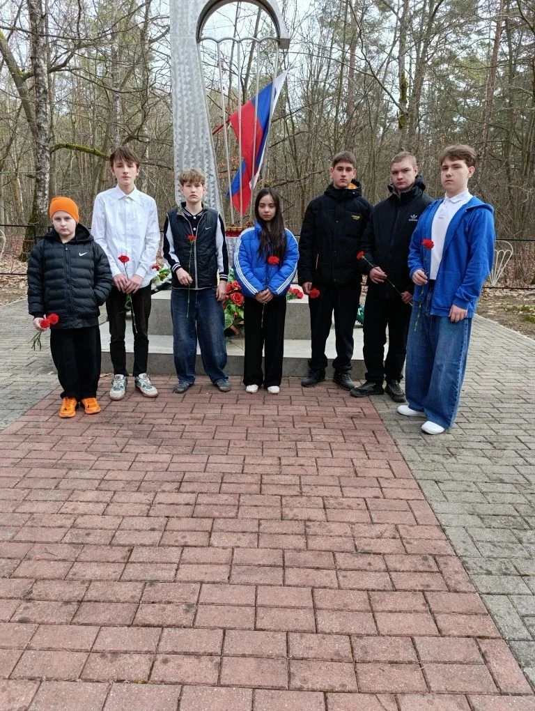 ✔️Группа обучающихся 9.5 класса корпуса №3 принимает участие в региональном конкурсе «Память в объективе: маршрутами военной разведки»