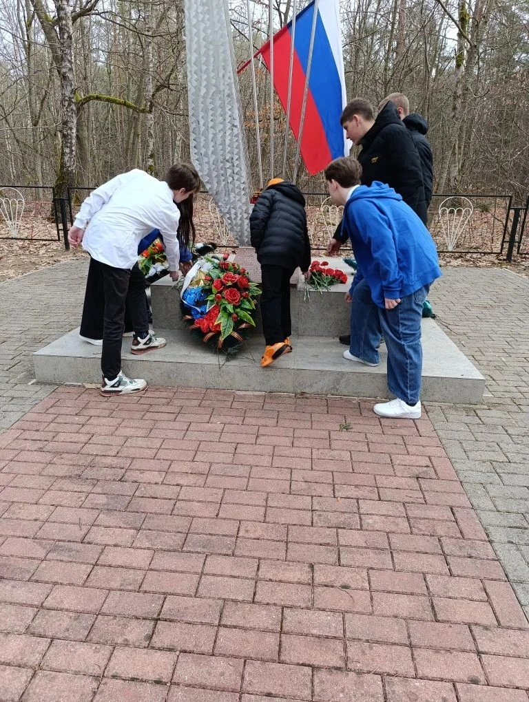 ✔️Группа обучающихся 9.5 класса корпуса №3 принимает участие в региональном конкурсе «Память в объективе: маршрутами военной разведки»