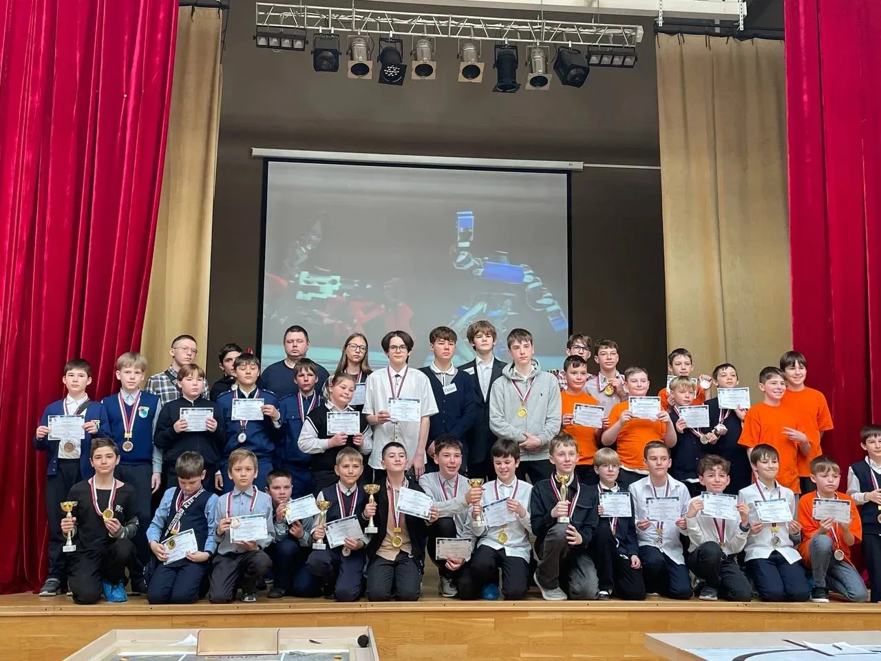 🏆 «Живая сталь» — юбилейные 10-е соревнования в 10 лицее! 🤖