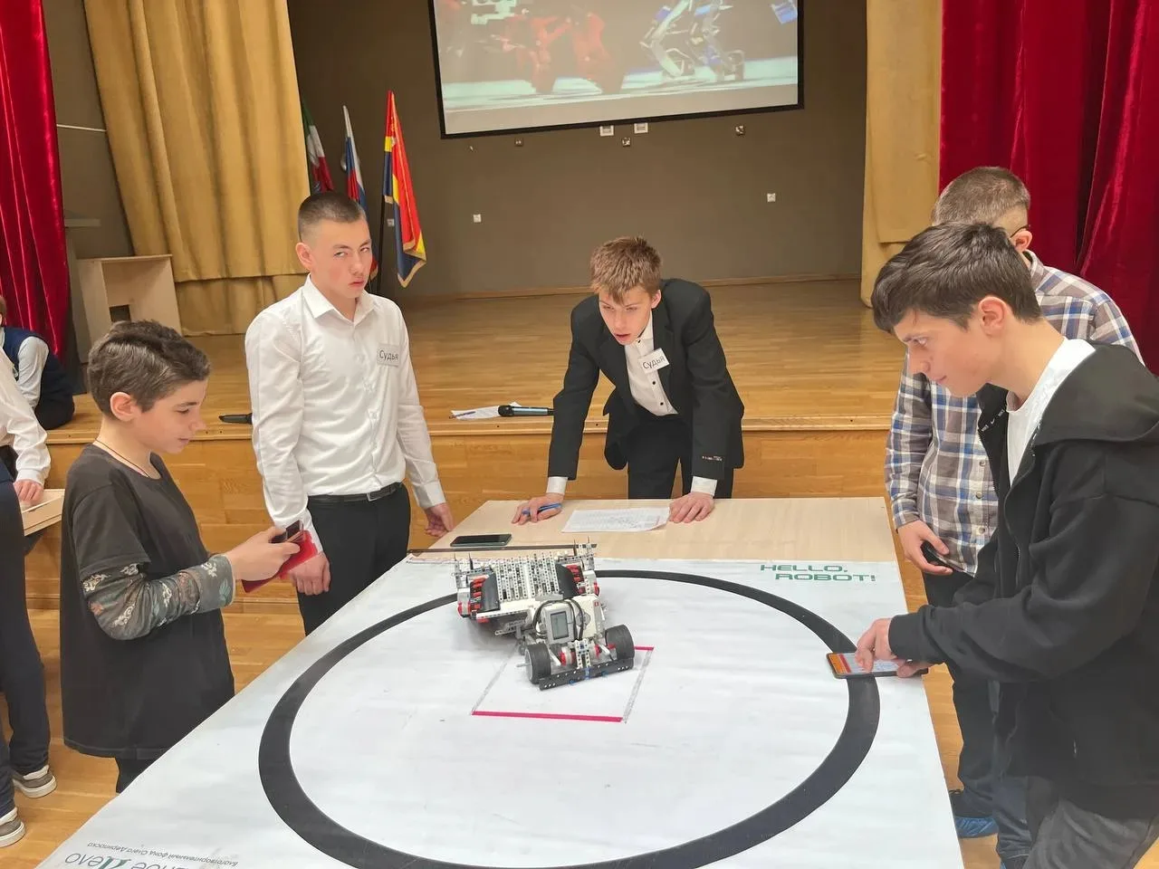 🏆 «Живая сталь» — юбилейные 10-е соревнования в 10 лицее! 🤖