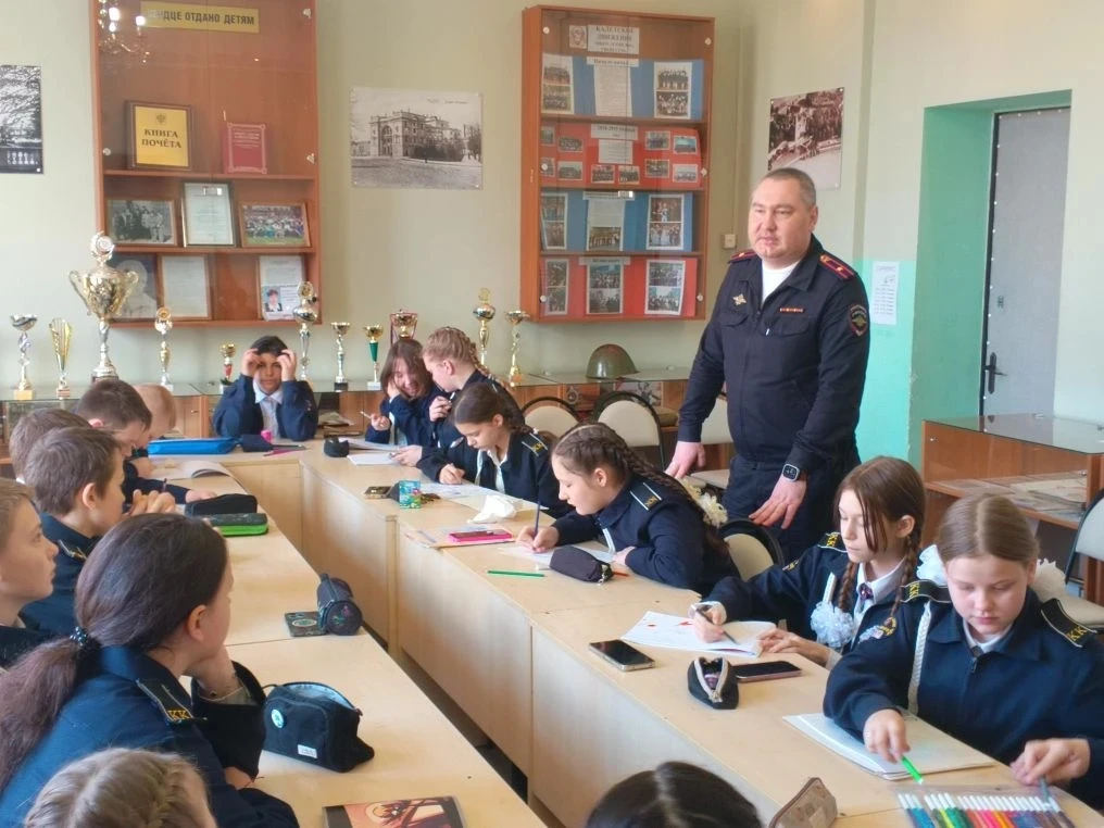 Начальник Госавтоинспекции Александр Андреевич Громов провел важную беседу с обучающимися
