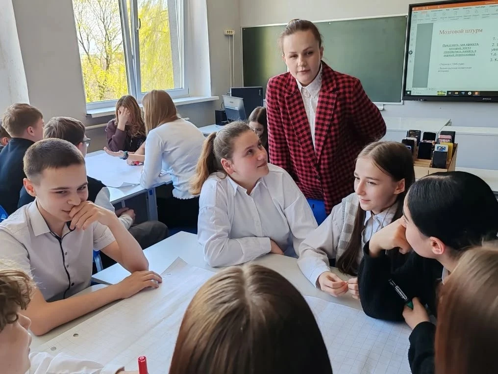 📢Сегодня для семиклассников и восьмиклассников из трех корпусов нашей школы прошел особенный урок, посвященный истории родного края, под названием «Первые переселенцы: начало истории Калининградской области»