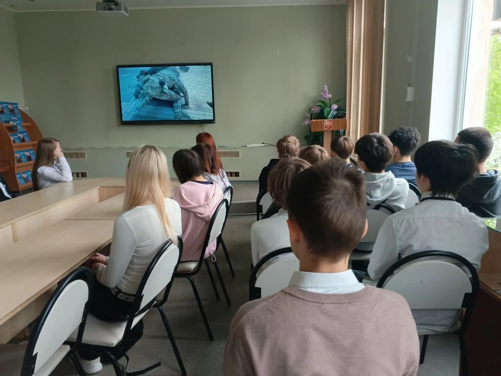 📢В нашей школе прошёл важный урок безопасности с обучающимися 8-9 классов, посвященный профилактике экстремизма и терроризма