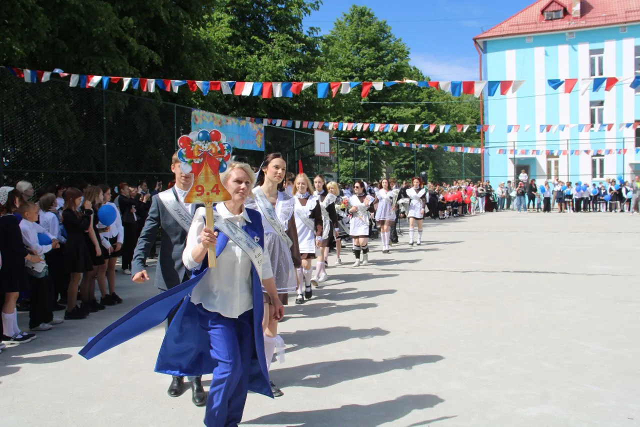 🔔🎈По всей стране прозвучала особенная мелодия – мелодия прощания со школой
