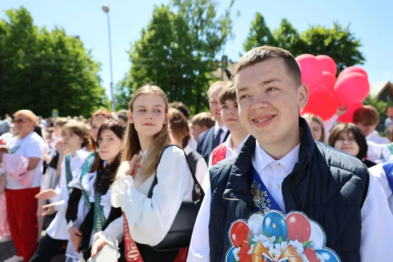 🔔🎈По всей стране прозвучала особенная мелодия – мелодия прощания со школой