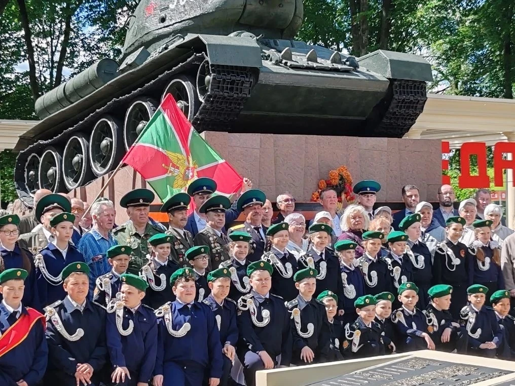 🇷🇺Сегодня мы отмечаем праздник тех, кто стоит на страже наших рубежей
