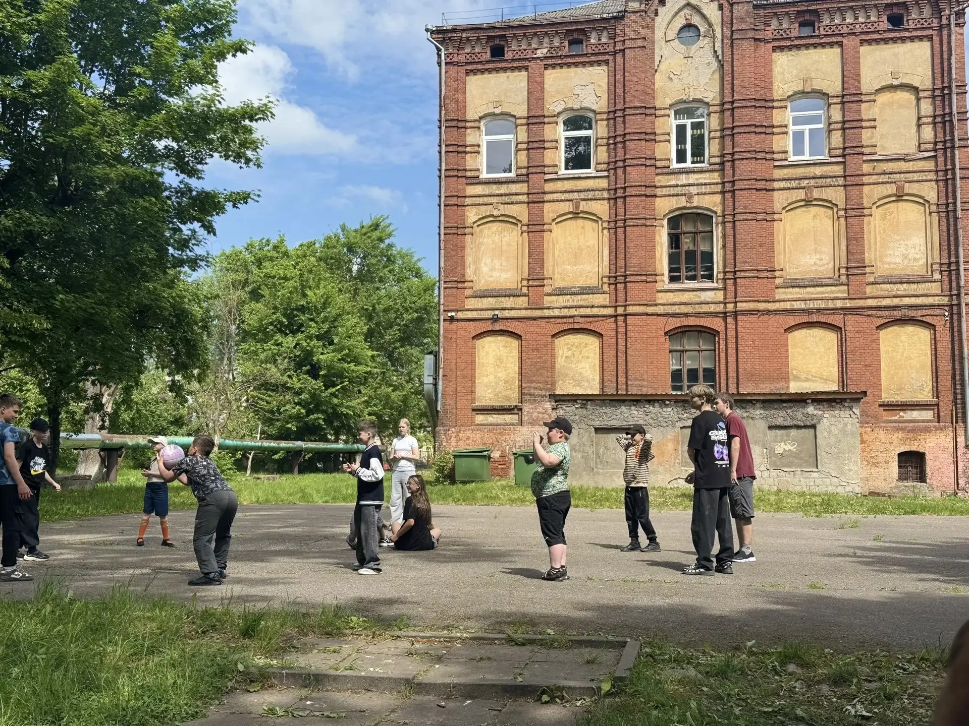 ☀️🌸Очередной летний солнечный день первой смены в летнем пришкольном лагере «Юный инспектор дорожного движения» прошел под знаком активности и важной информации.