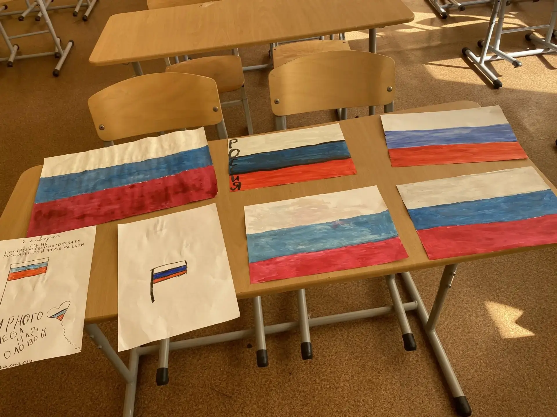 🎉 День Государственного флага России: творчество и знания в ЛОЛ «Наследие»! 🎉