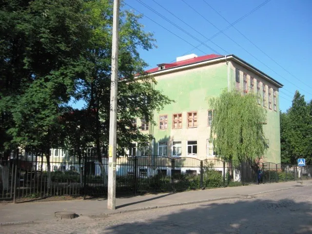 Двор школы со стороны ул.Р.Люксембург