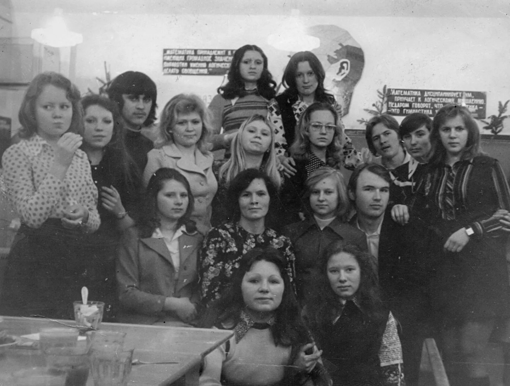 С теплотой вспоминаю нашу Генриету Степановну Полубояринову, классного руководителя.