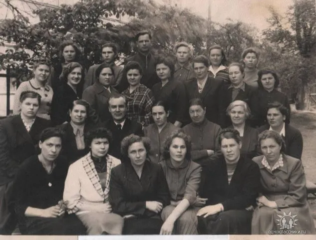 Филонов Виктор Иванович - директор 1957-1962 гг Снимок коллектива учителей 1960 г.
