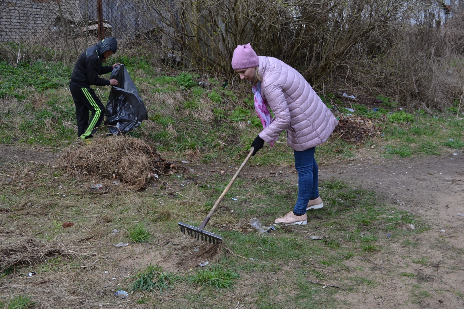 Чтобы город стал чище. Школьники присоединились к городскому субботнику