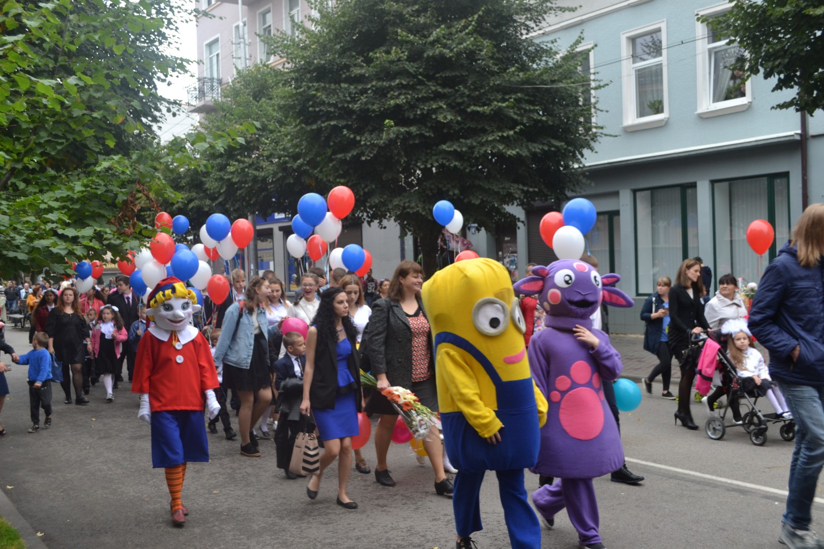 Первый раз в первый класс! Первое в истории города Советска Шествие первоклассников!